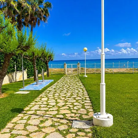 Appartement Caleta En Primera Linea Con Pista De Padel, Piscina Y Vistas Al Mar By Family Homes